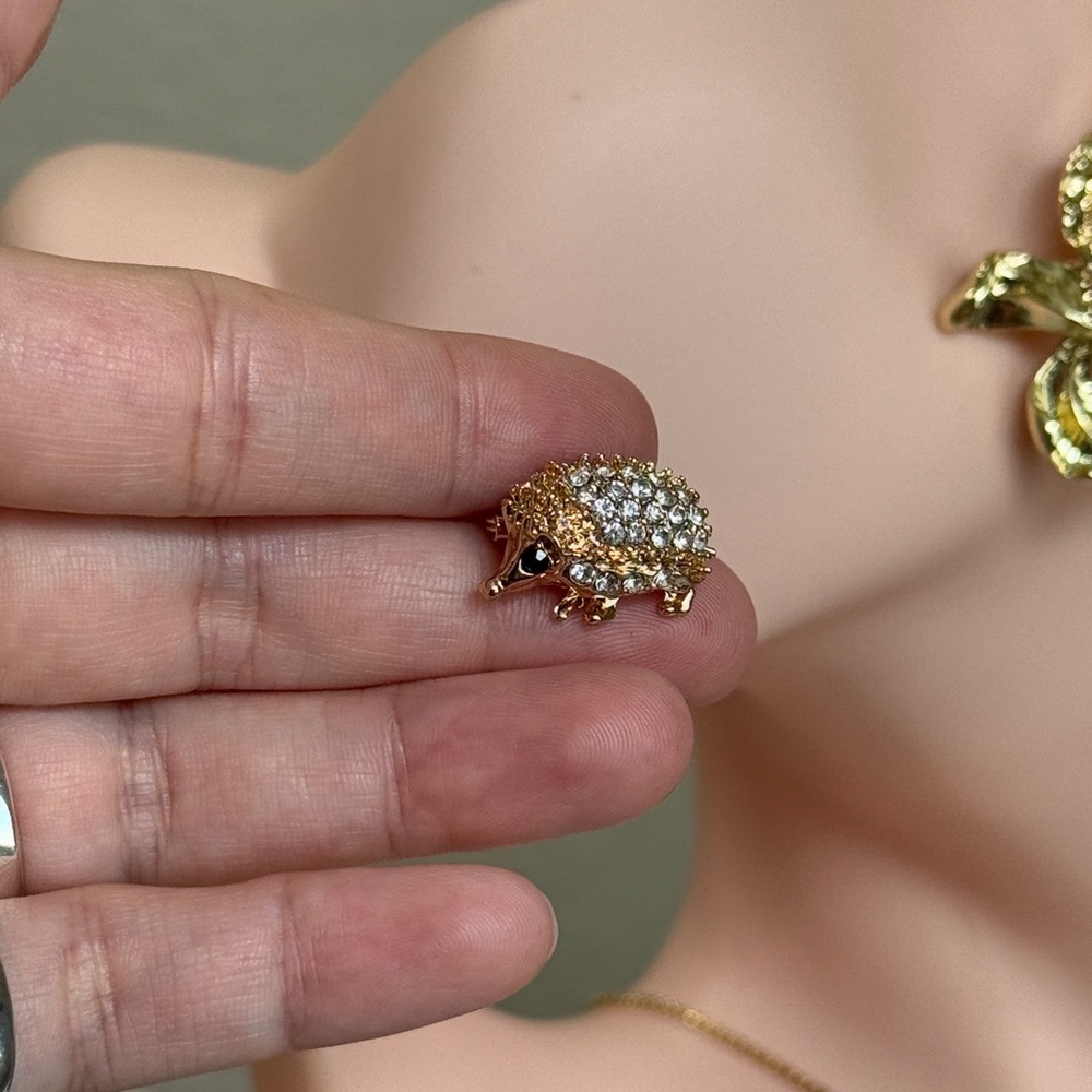⚜️ ❤️🔥 Cute Gold Hedgehog Brooch 🦔💎 - Picture 5 of 7